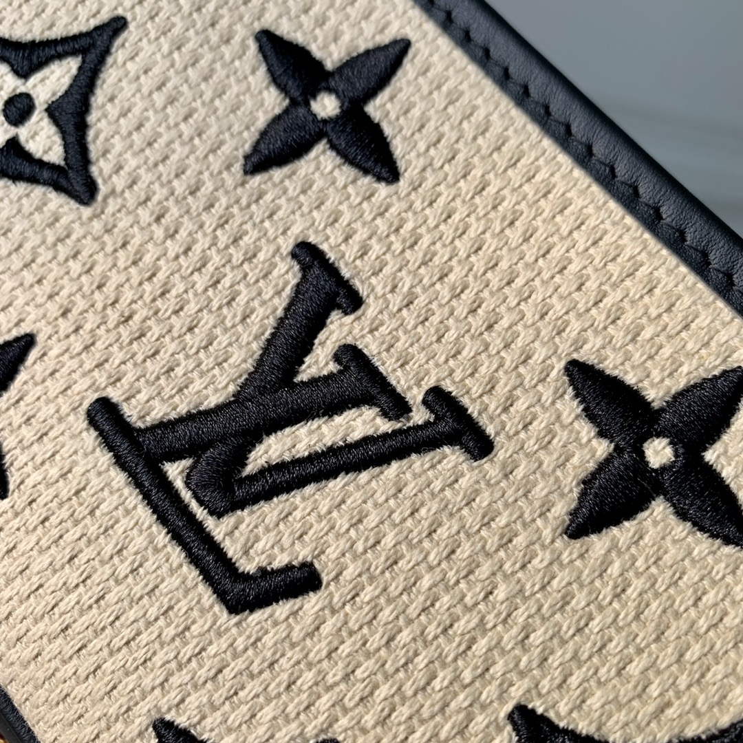 LV M82472 Louis Vuitton Mini Pochette Accessoires Black