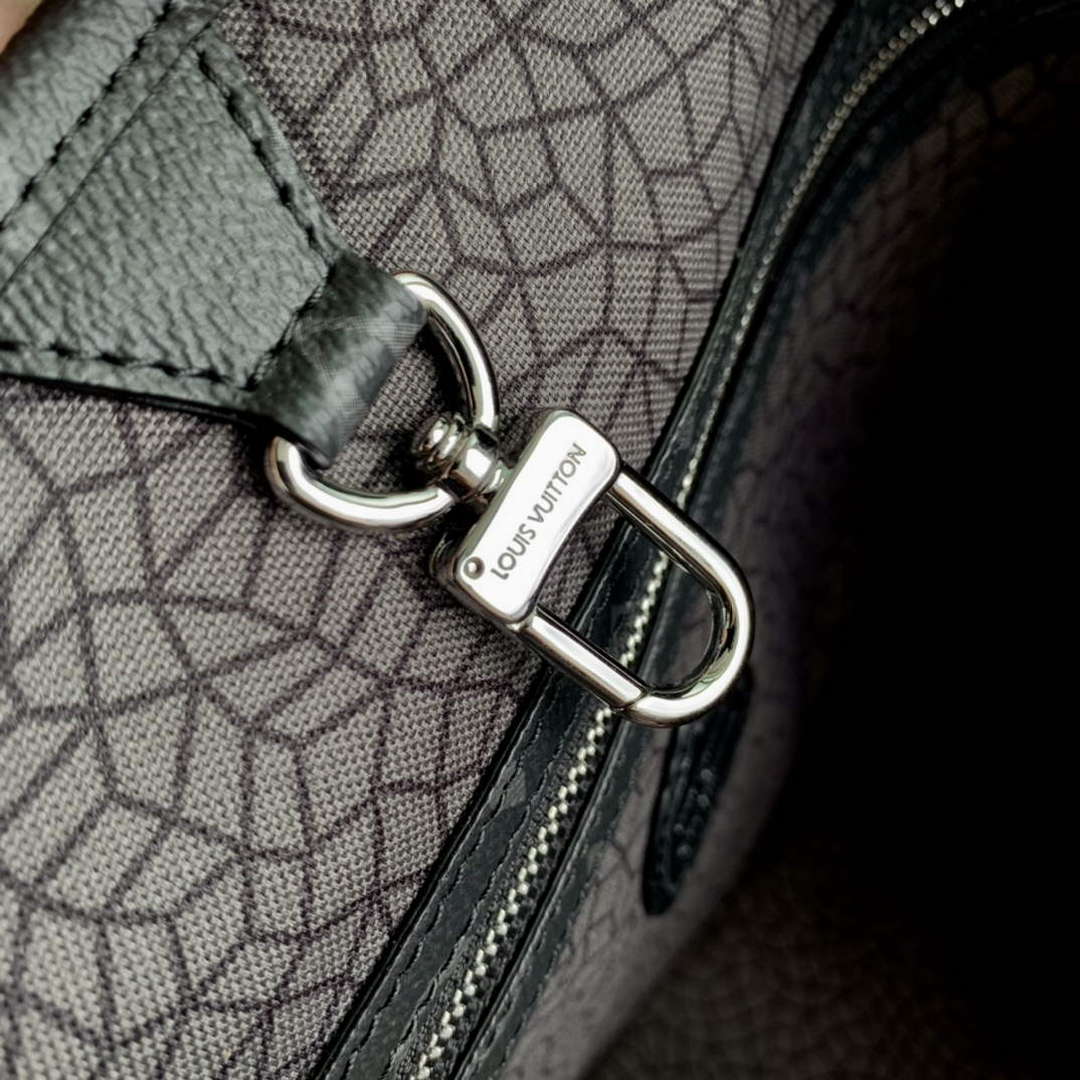 LV M46434 Louis Vuitton LV x YK Weekend Tote