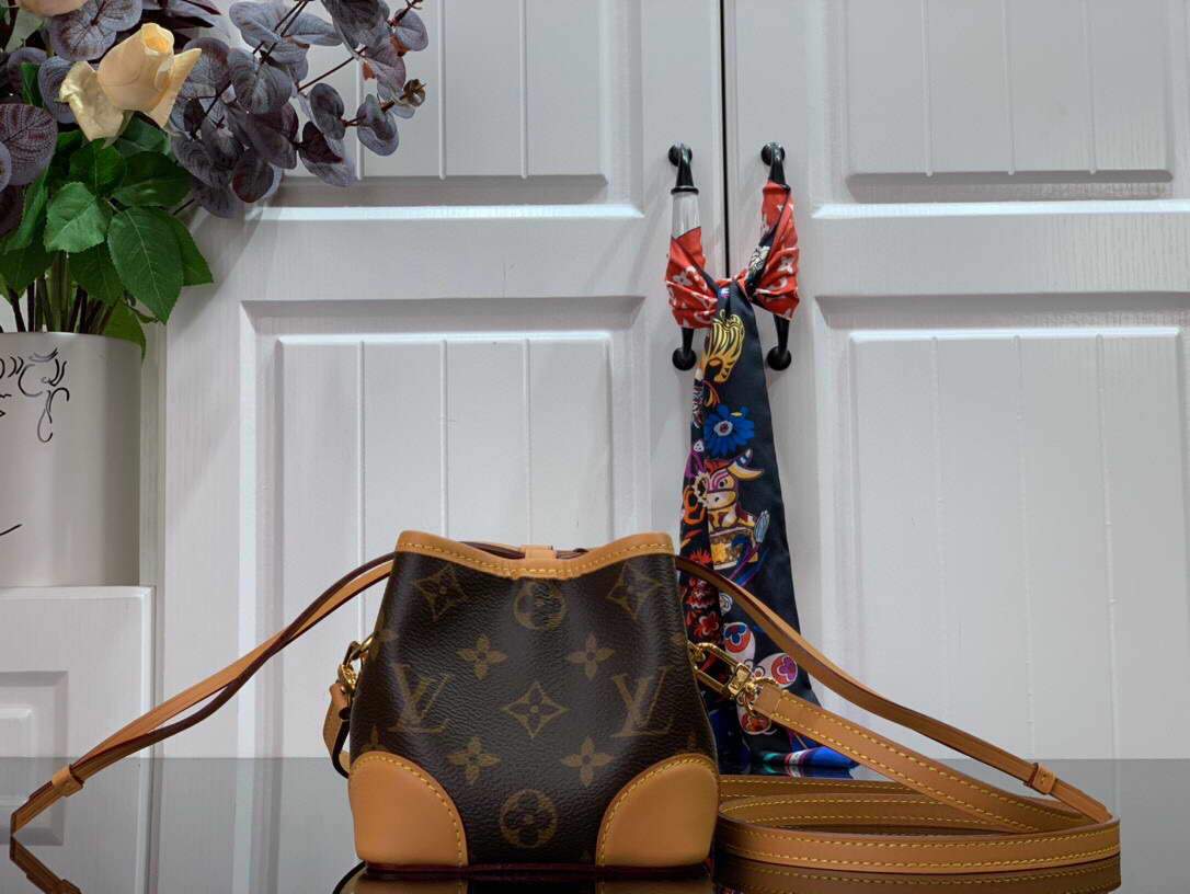 LV M57099 Louis Vuitton Noe Purse Monogram