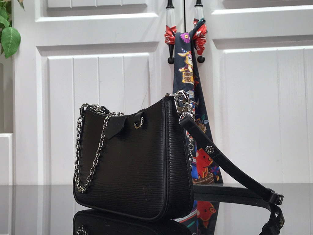 Louis Vuitton M80471 LV M80483 Easy Pouch On Strap Black