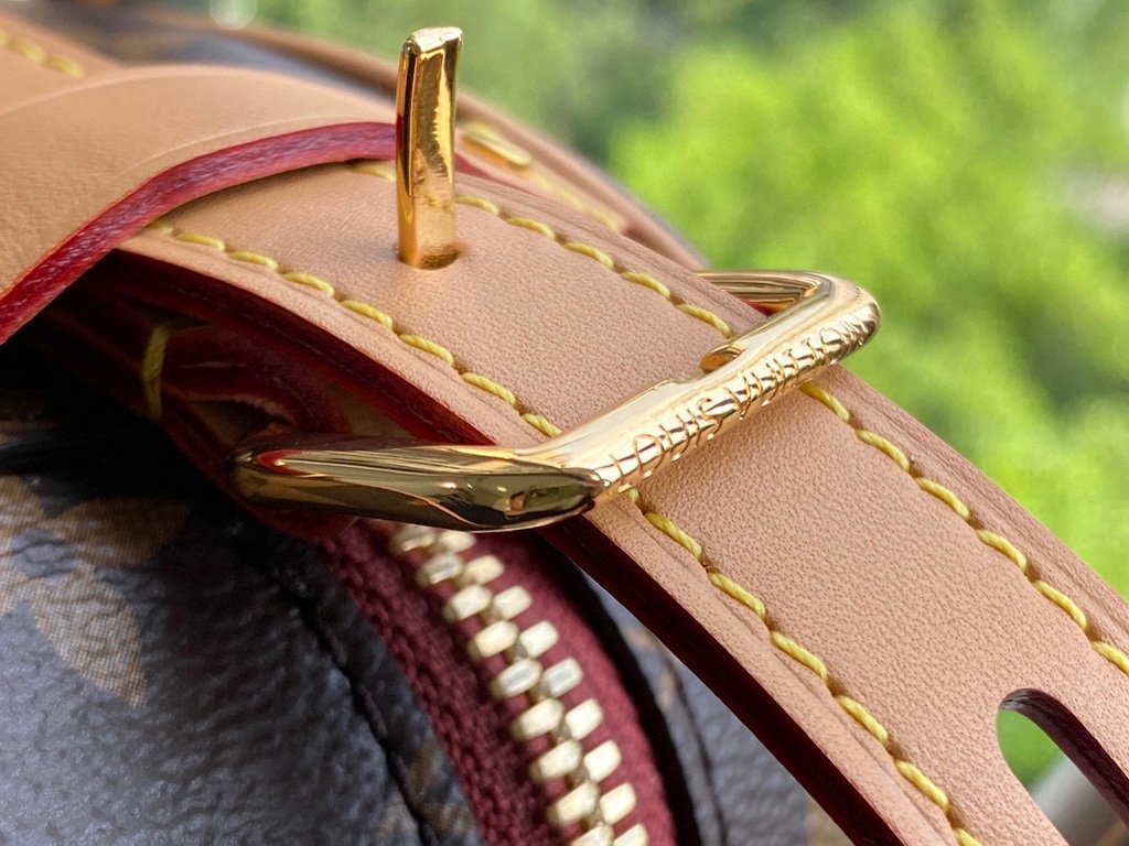 LV M57456 Louis Vuitton Game On Cur Crossbody Bag Monogram
