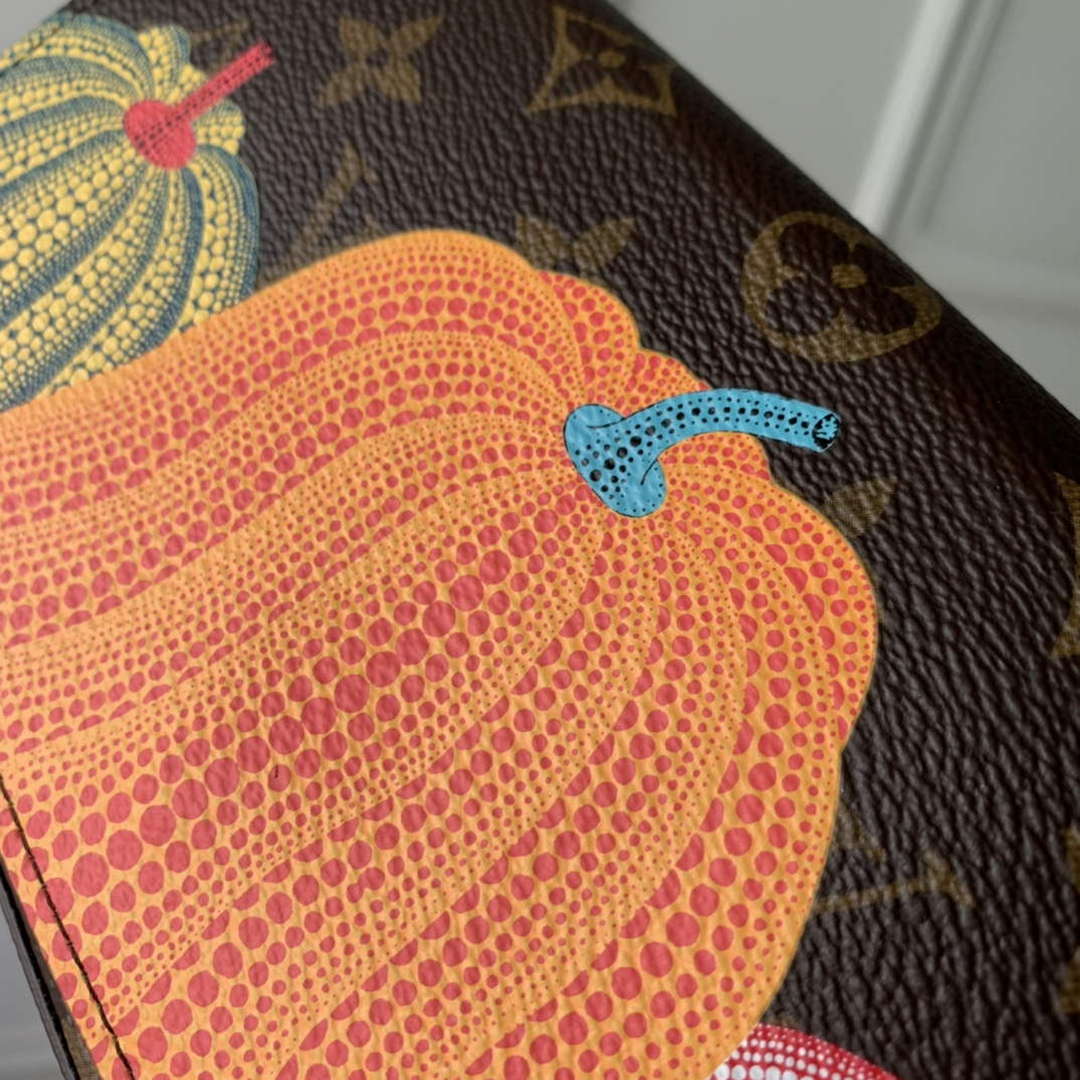 LV M82108 Louis Vuitton LV x YK F��licie Pochette