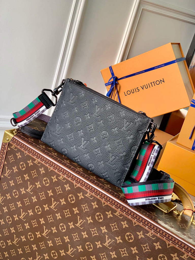 LV M59681 Louis Vuitton In The Loop Trio Pouch Monogram