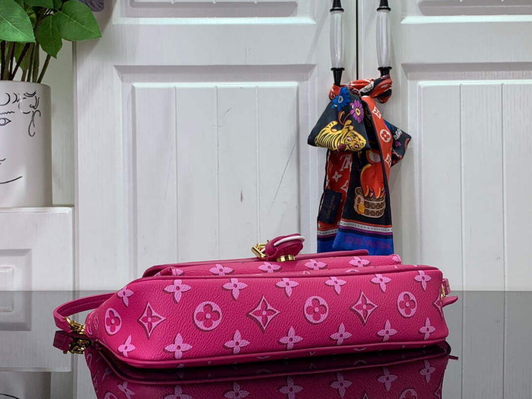 LV M46161 Louis Vuitton Maxi Multi Pochette Accessoires Fuchsia Pink
