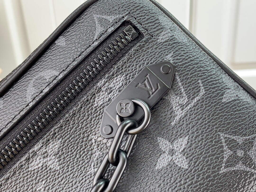 LV M68321 Louis Vuitton Pochette Volga Bag Black