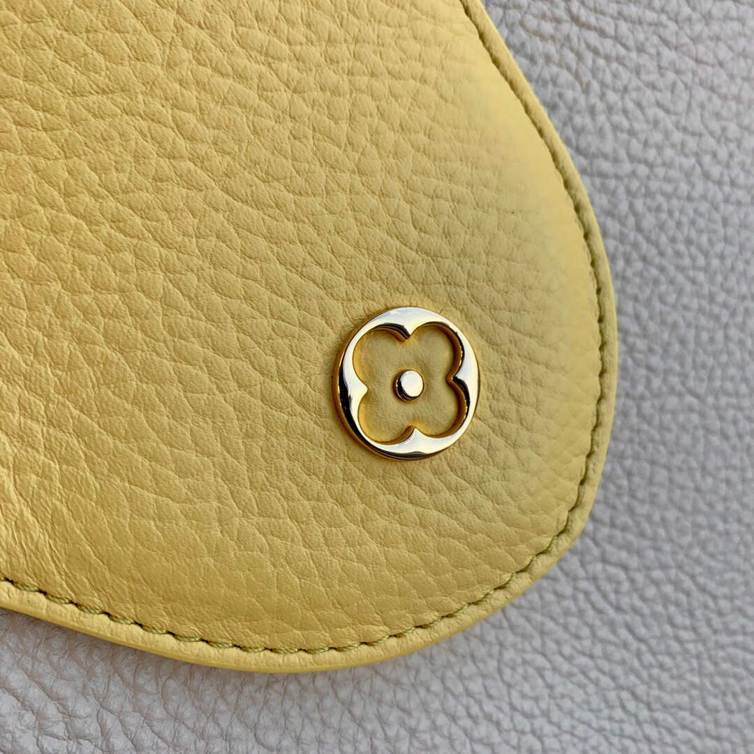 LV M59883 Louis Vuitton Capucines MM Handbag Cr��me Beige / Plume Yellow