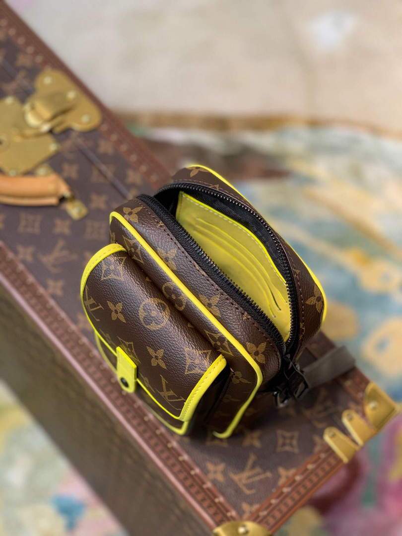 LV M69404 Louis Vuitton Christopher Wearable Wallet Monogram