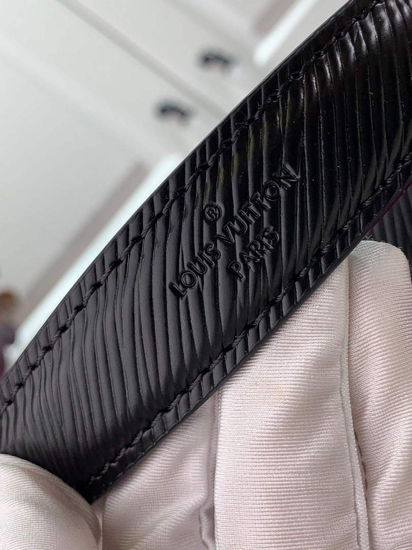 LV M59416 Louis Vuitton Twist MM Epi leather Handbag Black
