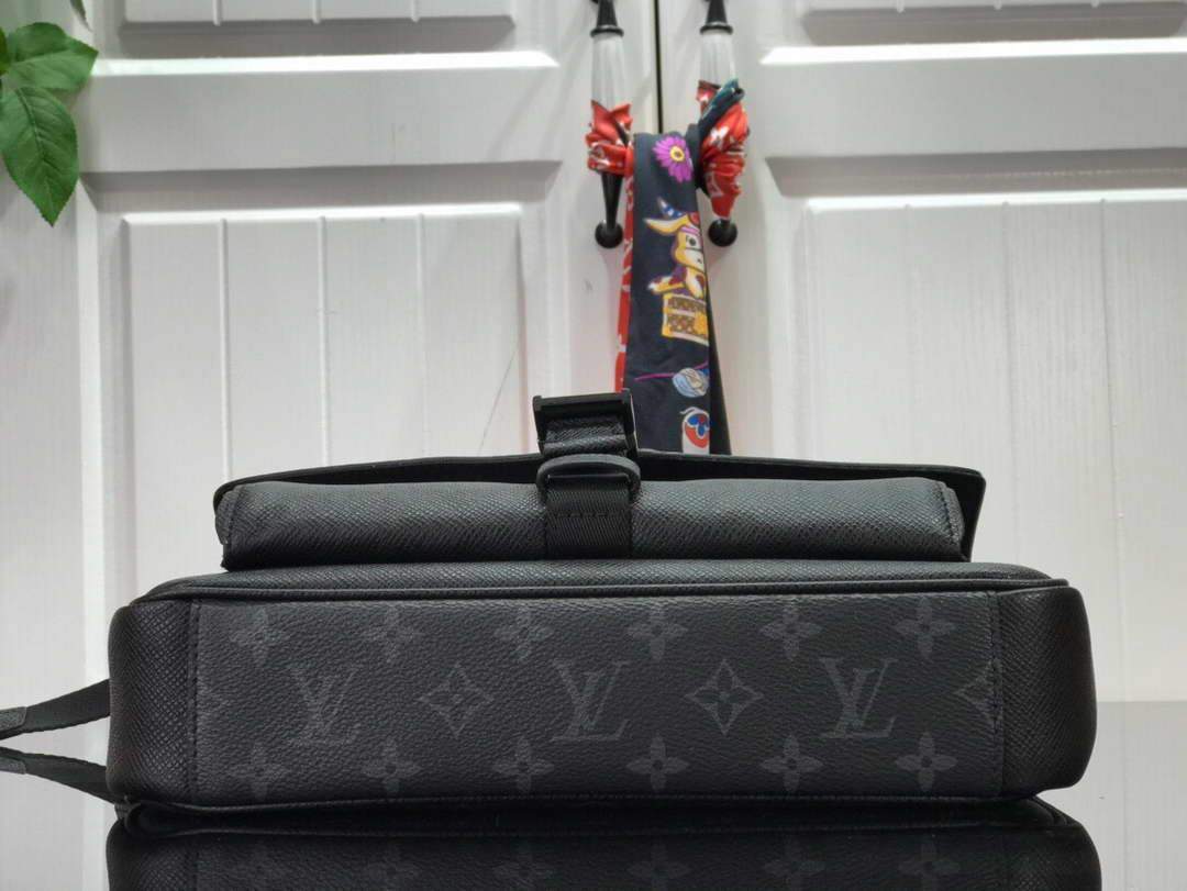 LV M30746 Louis Vuitton M30745 New Messenger Bag Black