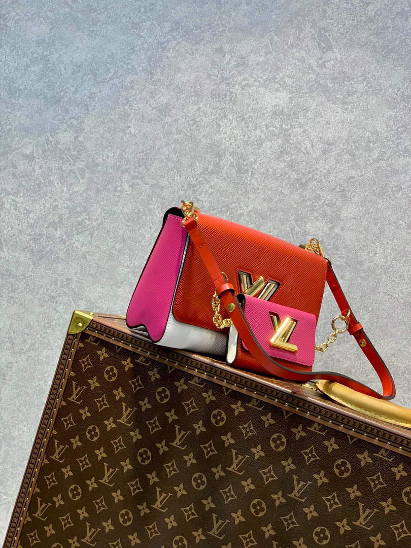 LV M59884 Louis Vuitton Twist MM Handbag Red