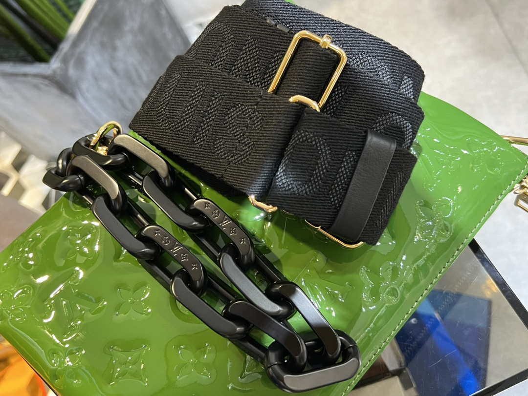 LV M20565 Louis Vuitton Coussin PM Bag Patent calfskin Green
