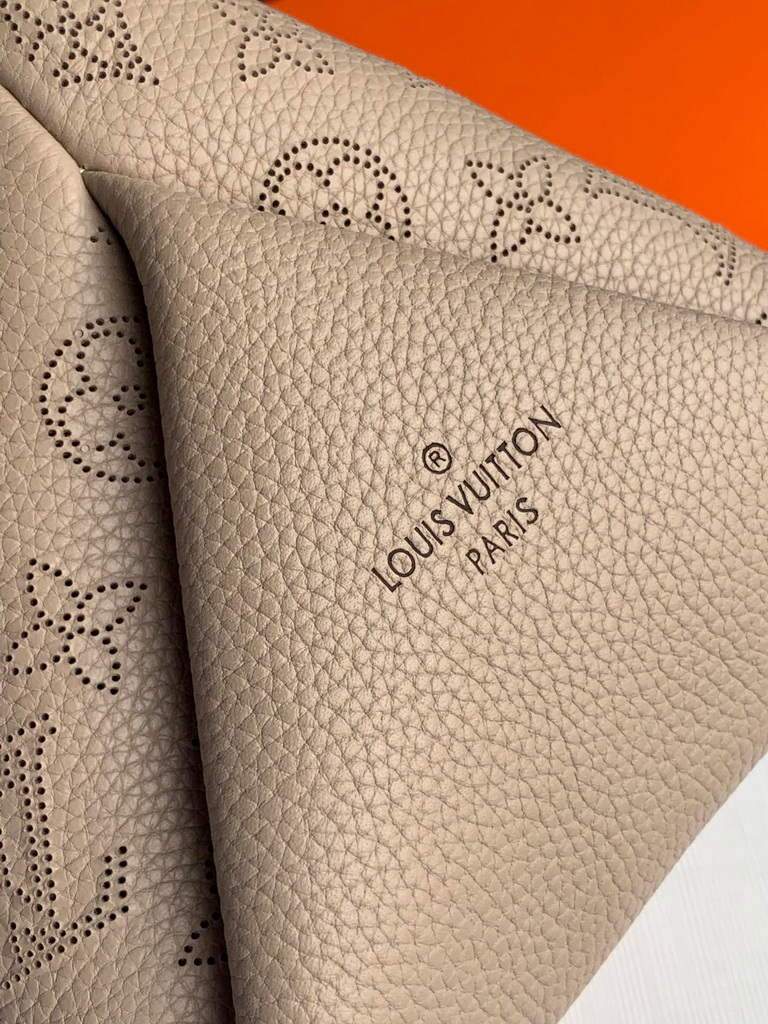 LV M56084 Louis Vuitton M56073 Beaubourg Hobo MM Mahina Galet Grey