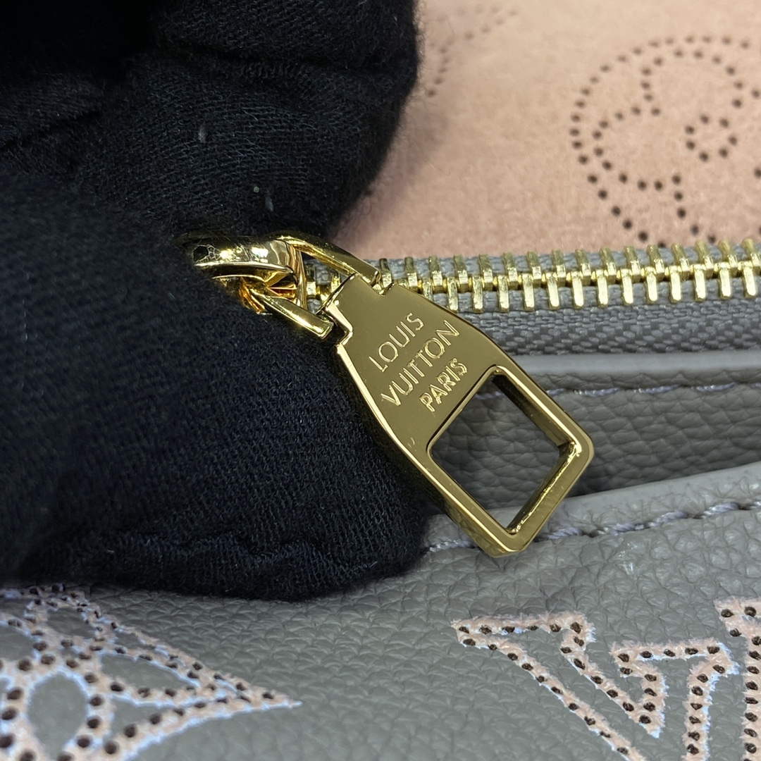 LV M23396 Louis Vuitton Carmel Hobo Bag Mahina Leather Gray