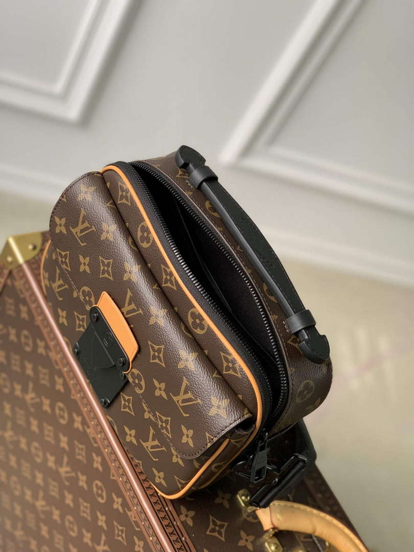 LV M46688 Louis Vuitton S-Lock Messenger Radiant Sun