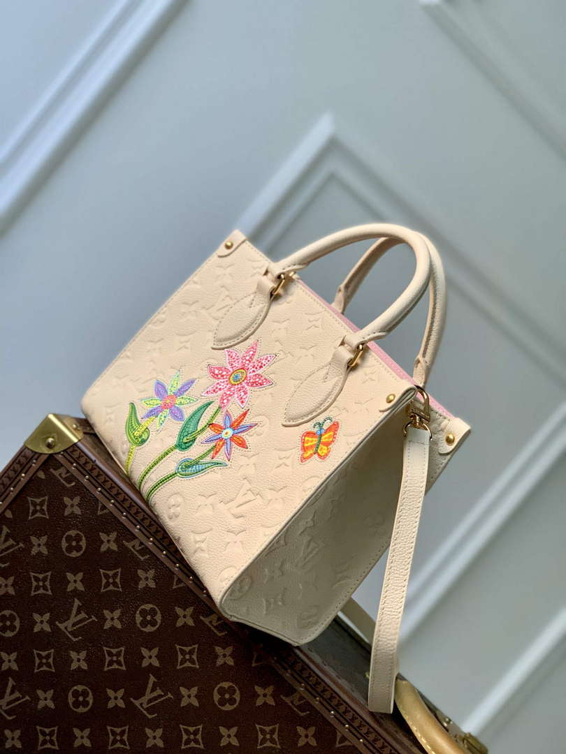 LV M21732 Louis Vuitton LV x YK OnTheGo PM Quartz