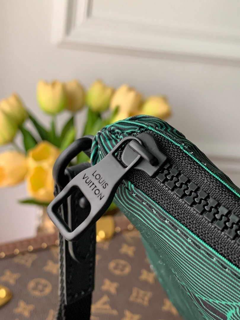 LV M80142 Louis Vuitton 2054 Reversible Pouch Monogram Black And Green