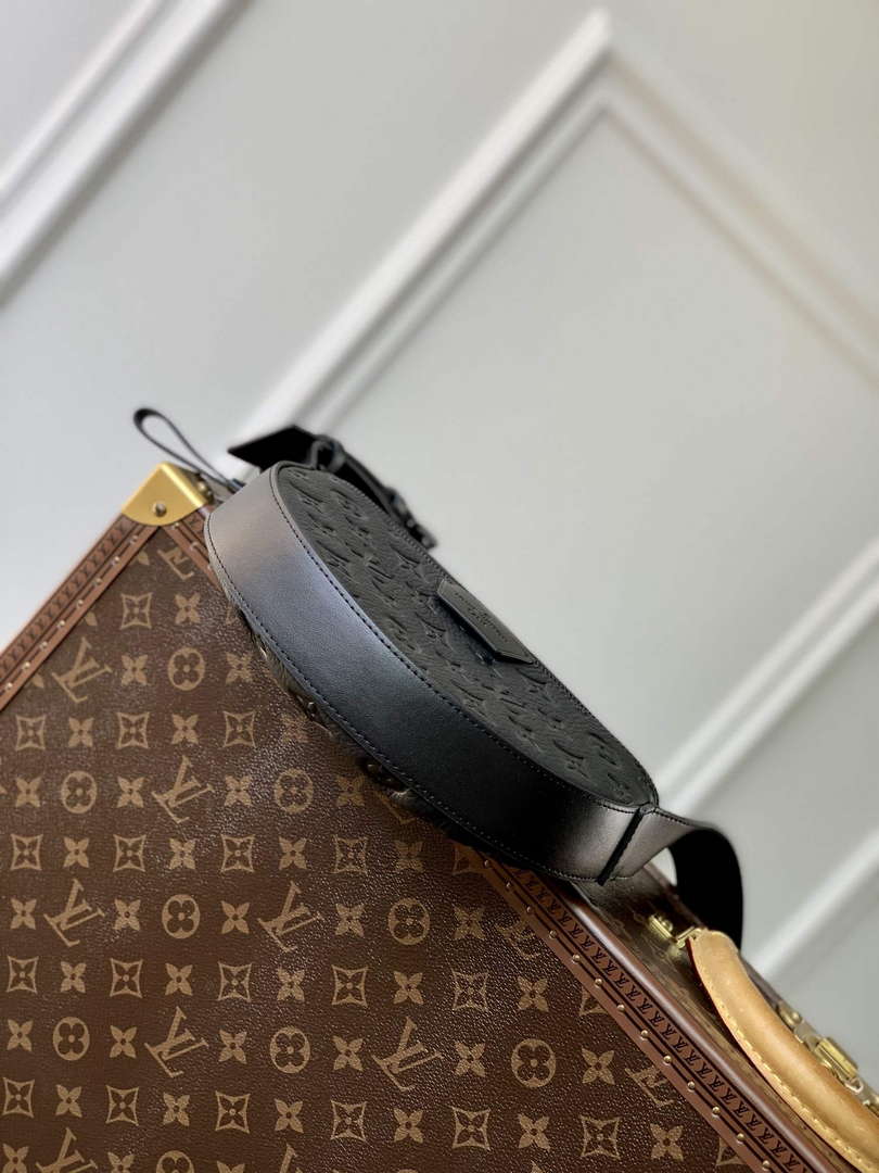 LV M23835 Louis Vuitton LV Moon Crossbody Black