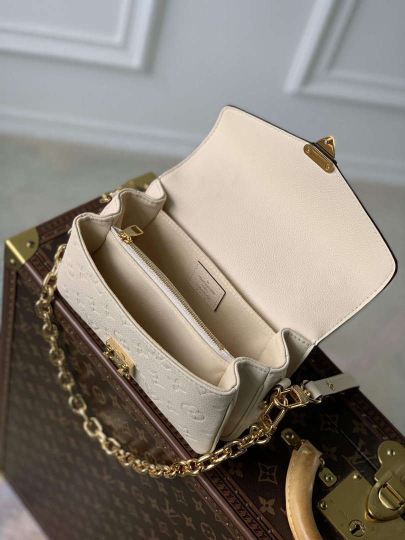 LV M22942 Louis Vuitton Pochette M��tis East West Handbag Cr��me Beige