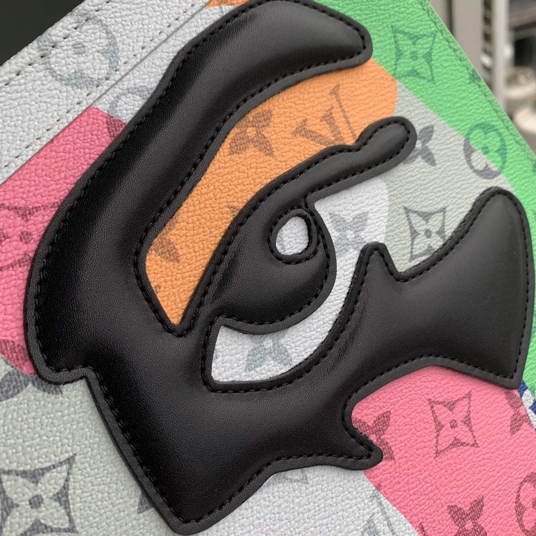 LV M82589 Louis Vuitton Pochette Voyage White