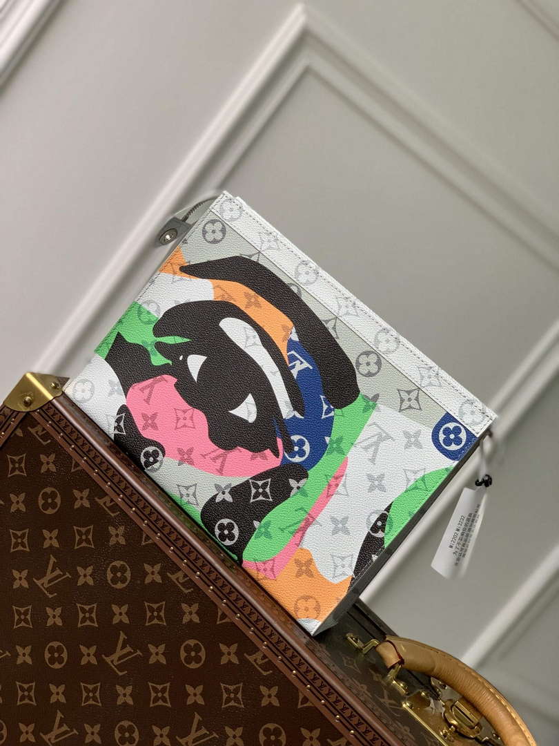 LV M82589 Louis Vuitton Pochette Voyage White