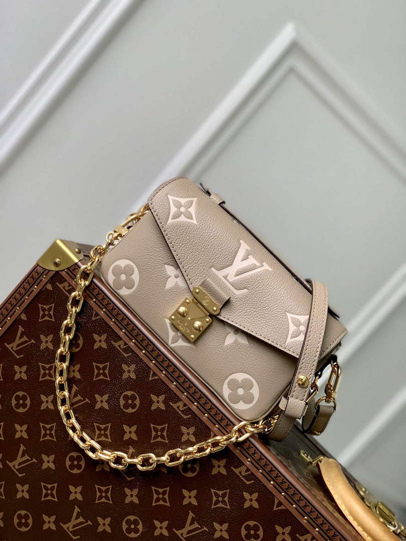 LV M23081 Louis Vuitton Pochette M��tis East West Handbag