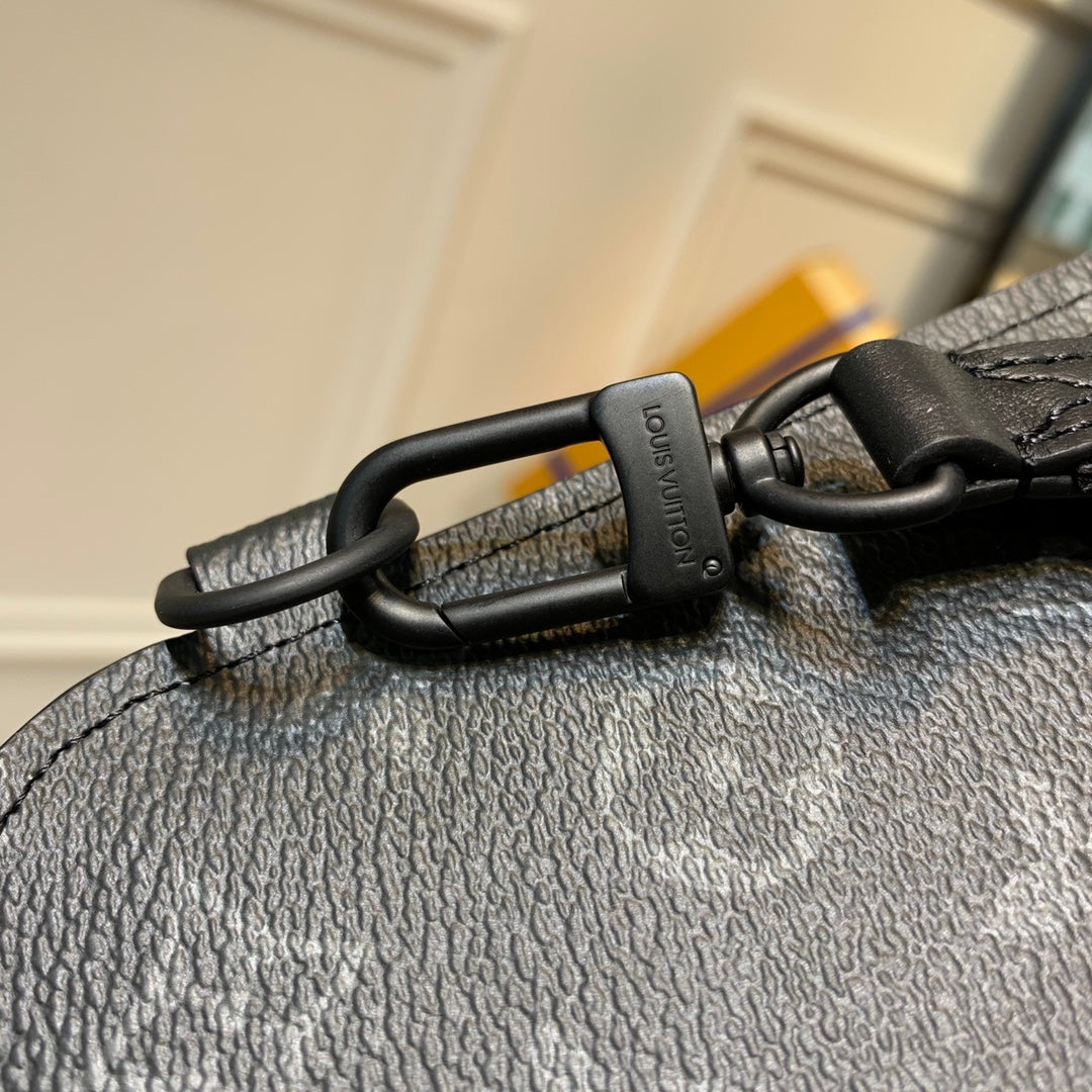 LV M45912 Louis Vuitton Saumur slingbag Monogram eclipse