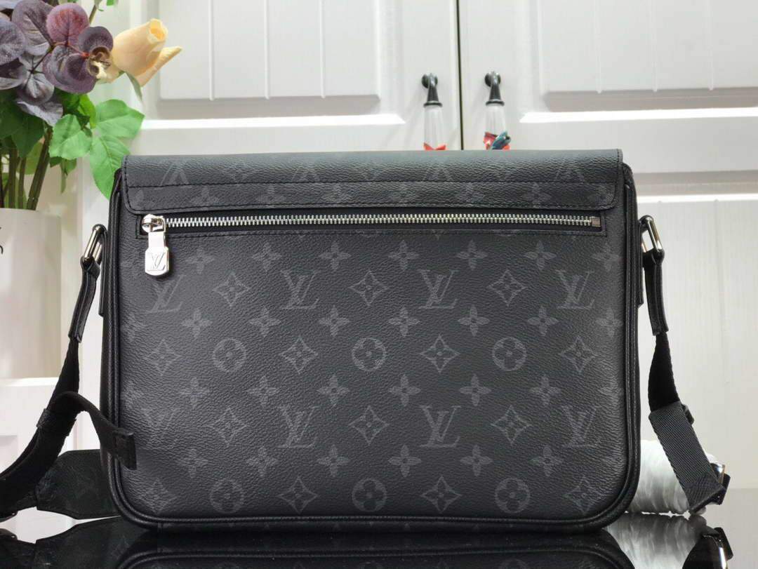 LV M30746 Louis Vuitton M30745 New Messenger Bag Black