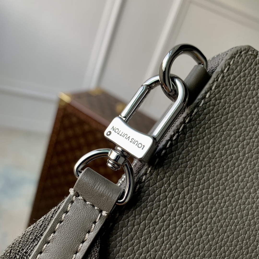 LV M57089 Louis Vuitton Phone Pouch Green