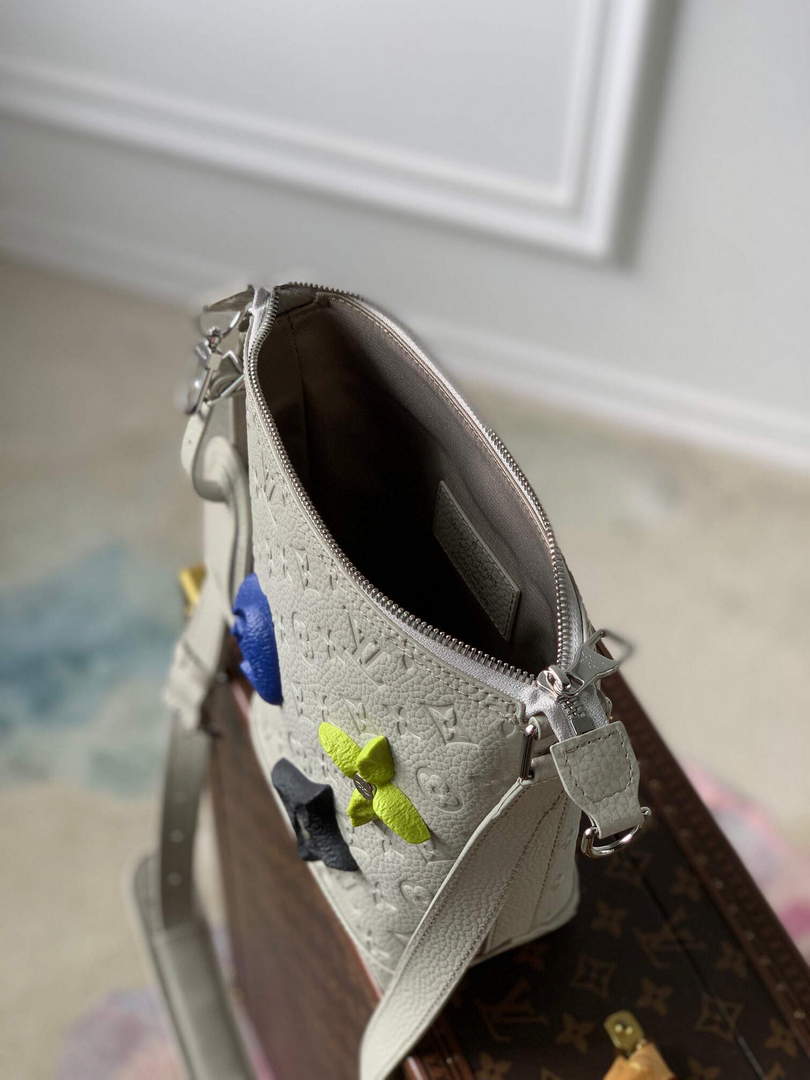 LV M20875 Louis Vuitton Hobo Cruiser PM Bag White