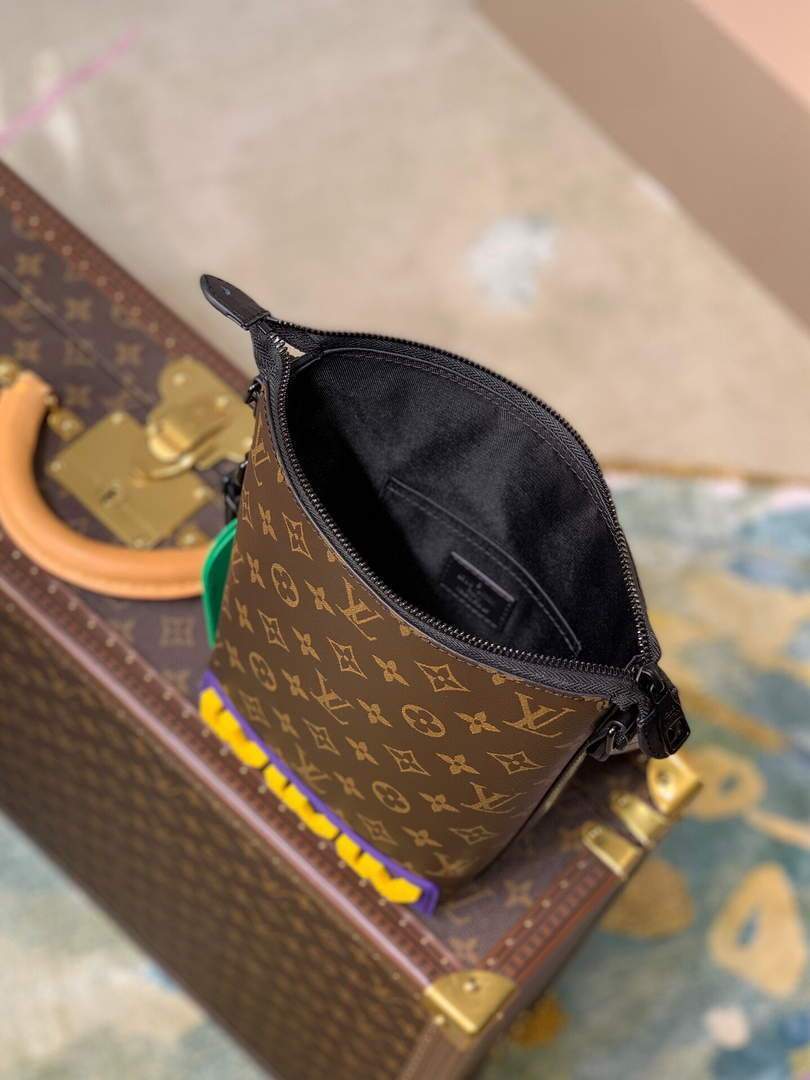 LV M57966 Louis Vuitton Cruiser Messenger Bag Monogram