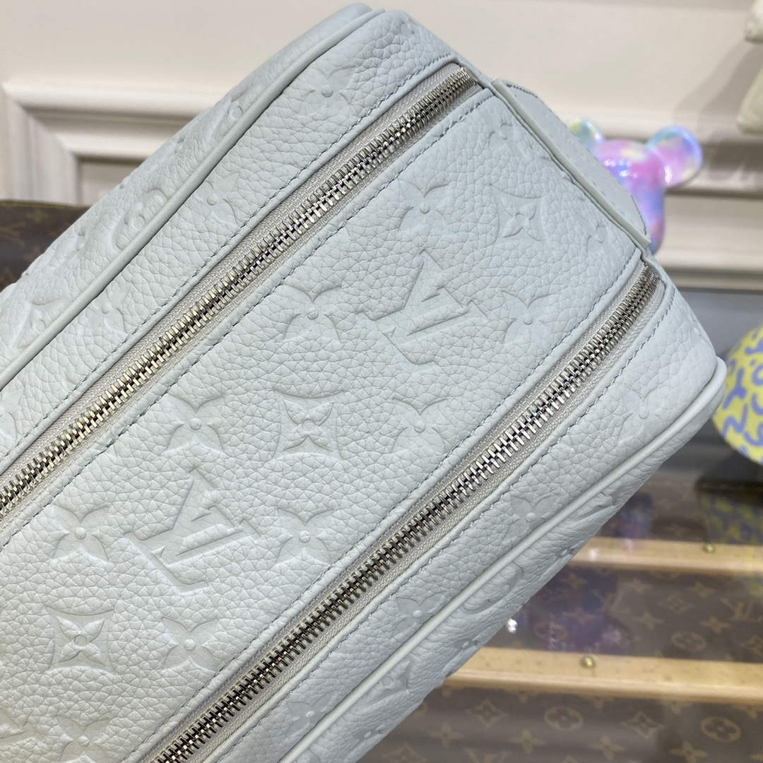 LV M82576 Louis Vuitton Dopp Kit Bag Off-white