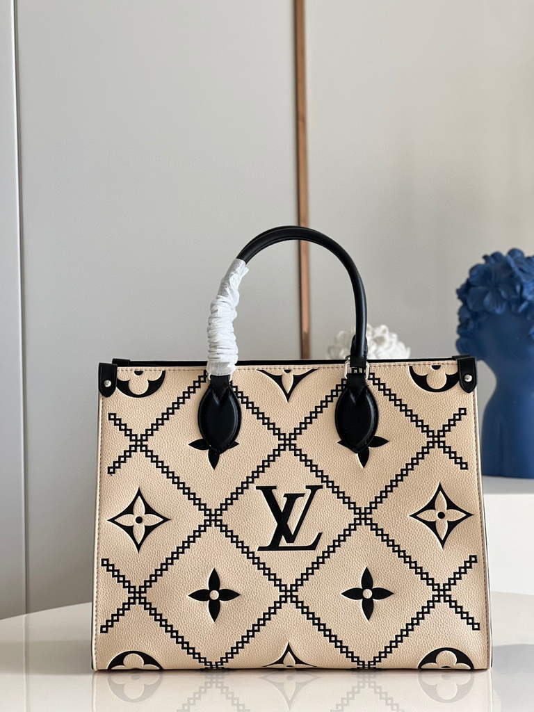 Louis Vuitton M46016 LV M46015 Onthego MM Monogram Crame