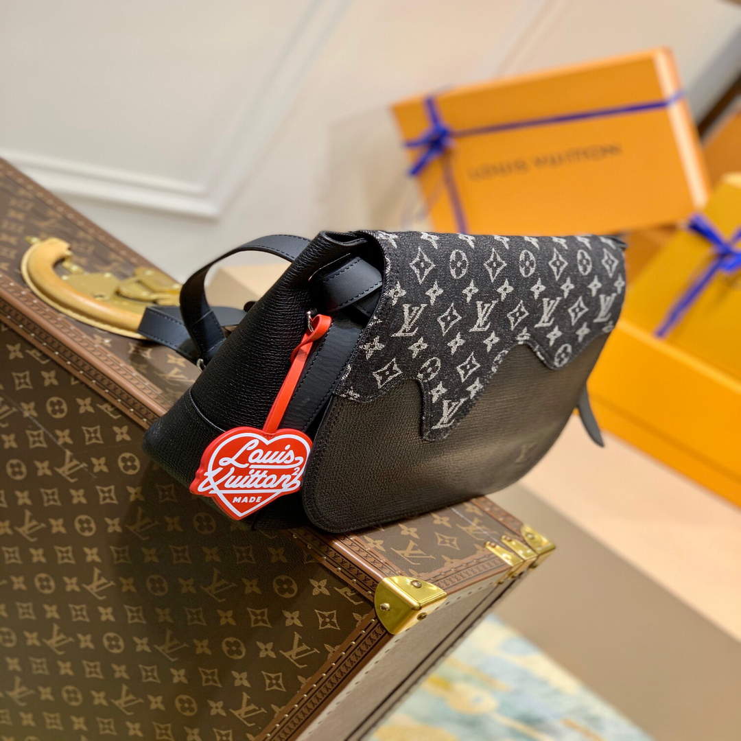 LV M45971 Louis Vuitton Besace Tokyo Bag