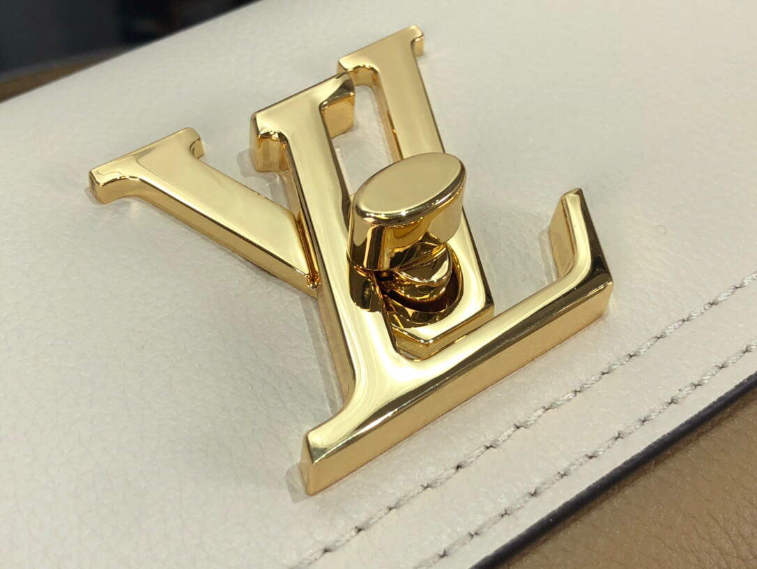 LV M59733 Louis Vuitton Lockme Tender Quartz White