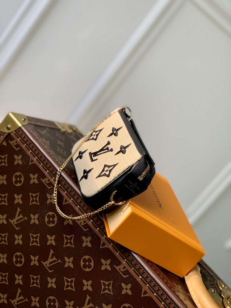 LV M82472 Louis Vuitton Mini Pochette Accessoires Black