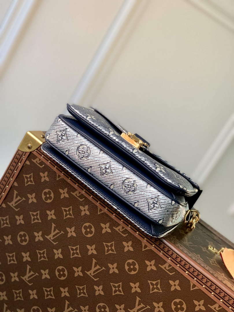 LV M22834 Louis Vuitton Pochette M��tis East West Handbag Blue