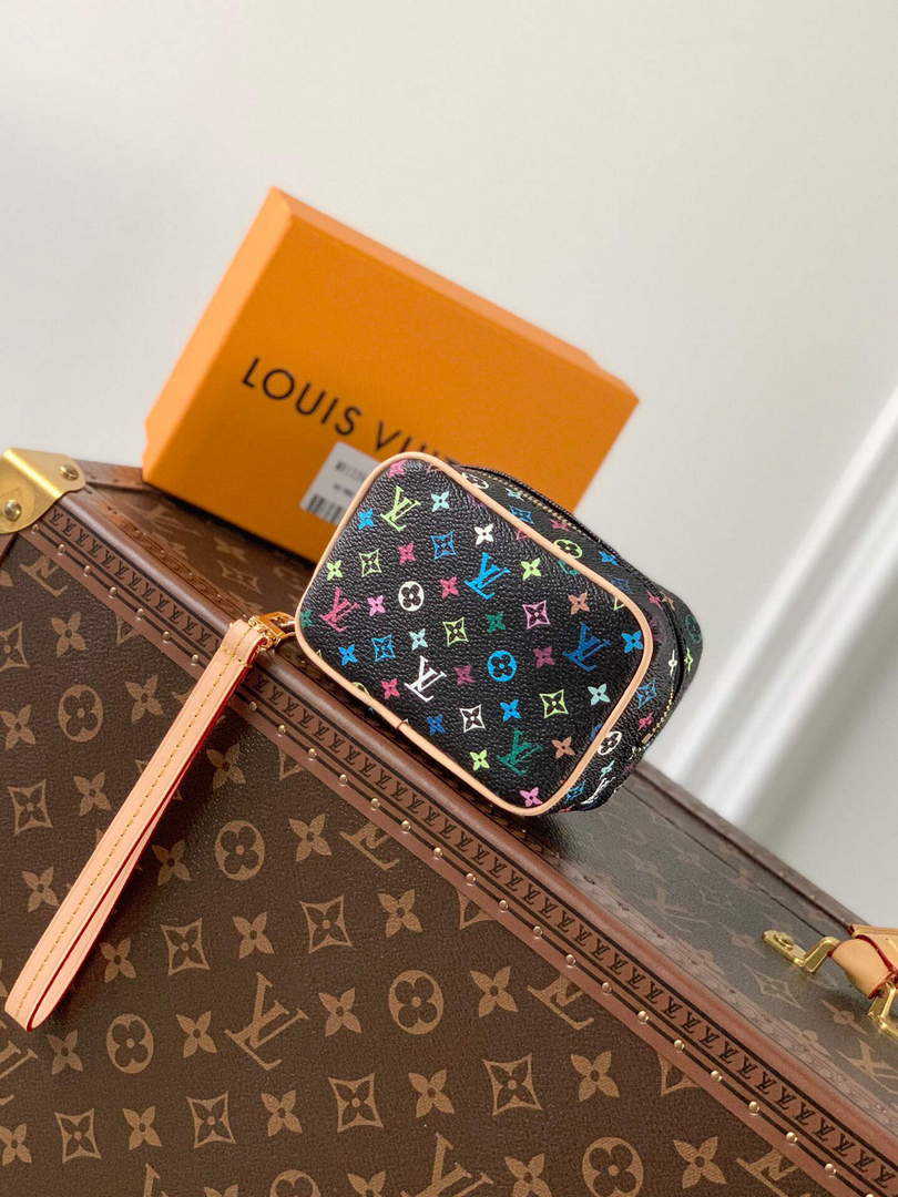 LV M81339 Louis Vuitton Wapity Case Bag Black