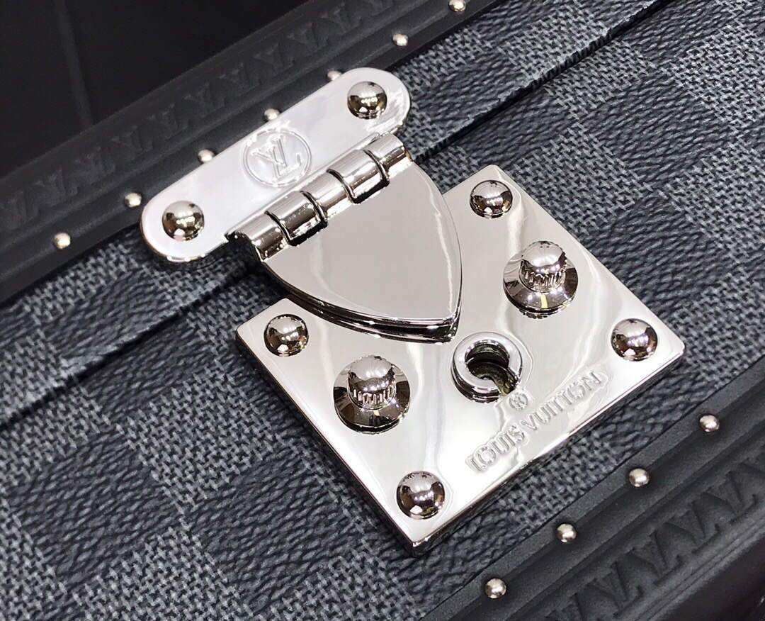 LV M20039 Louis Vuitton 8 Watch Case Black