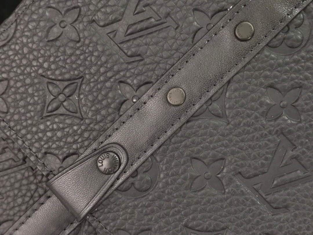 LV M57726 Louis Vuitton Trunk Messenger PM Taurillon Monogram Bag Black