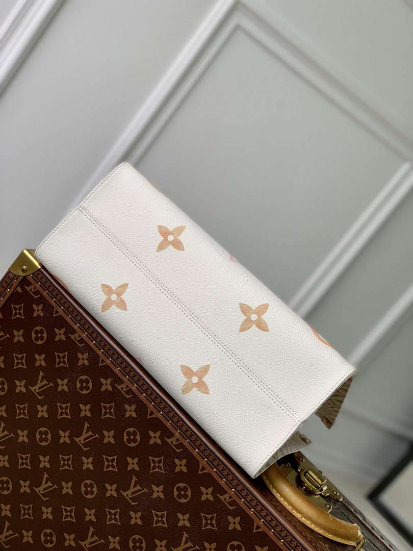 LV M22975 Louis Vuitton OnTheGo MM Tote Bag Beige