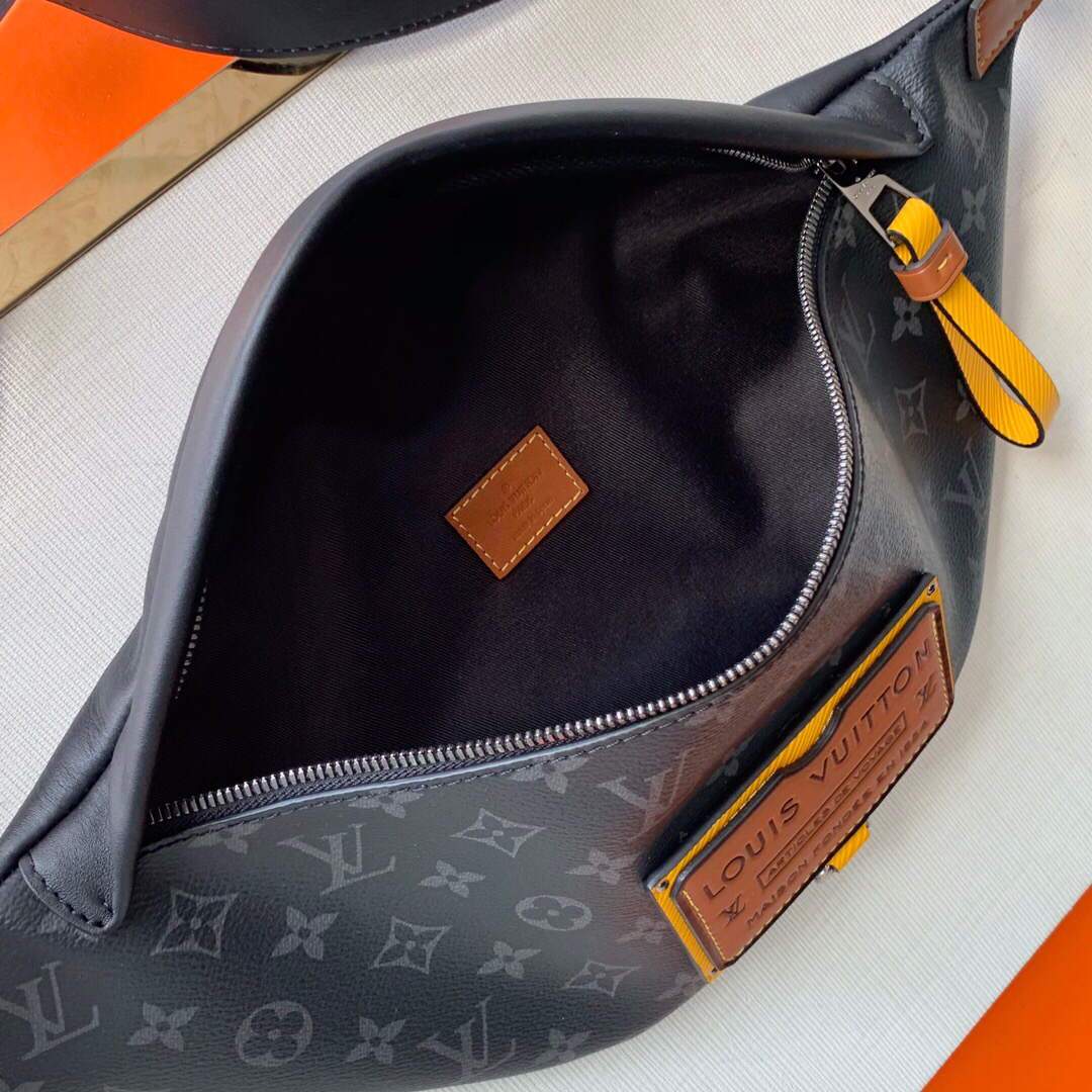 LV M45220 Louis Vuitton Gaston Labels Limited Edition Discovery Waist Bag