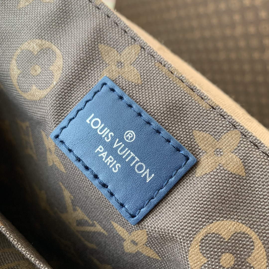 LV M23785 Louis Vuitton District PM Messenger Bag Atlantic Blue
