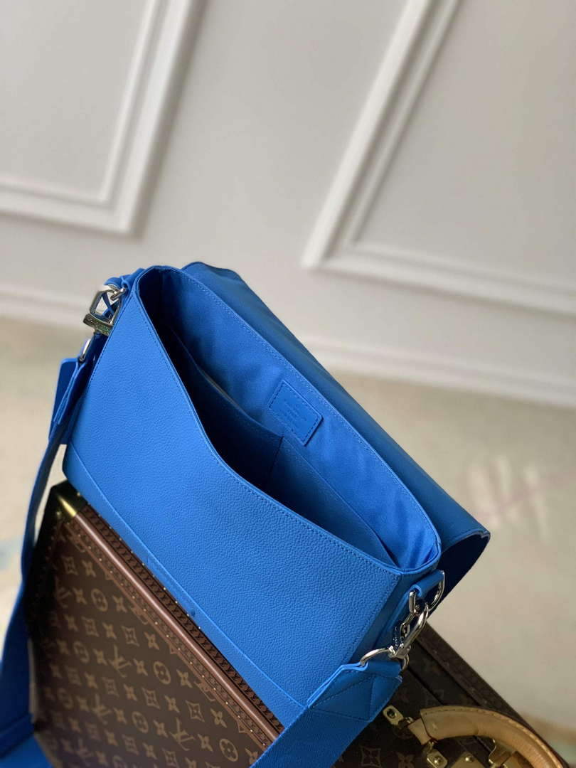 LV M22505 Louis Vuitton Takeoff Messenger Bag Blue