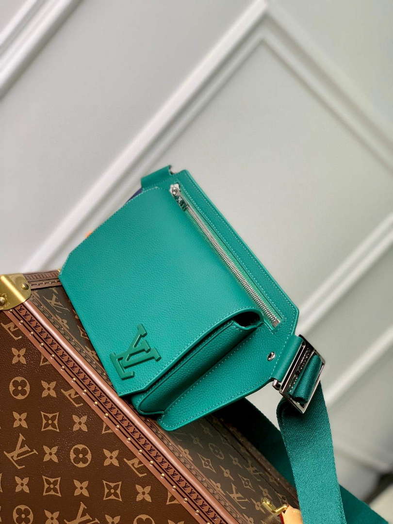 LV M22665 Louis Vuitton Takeoff Slingbag Green