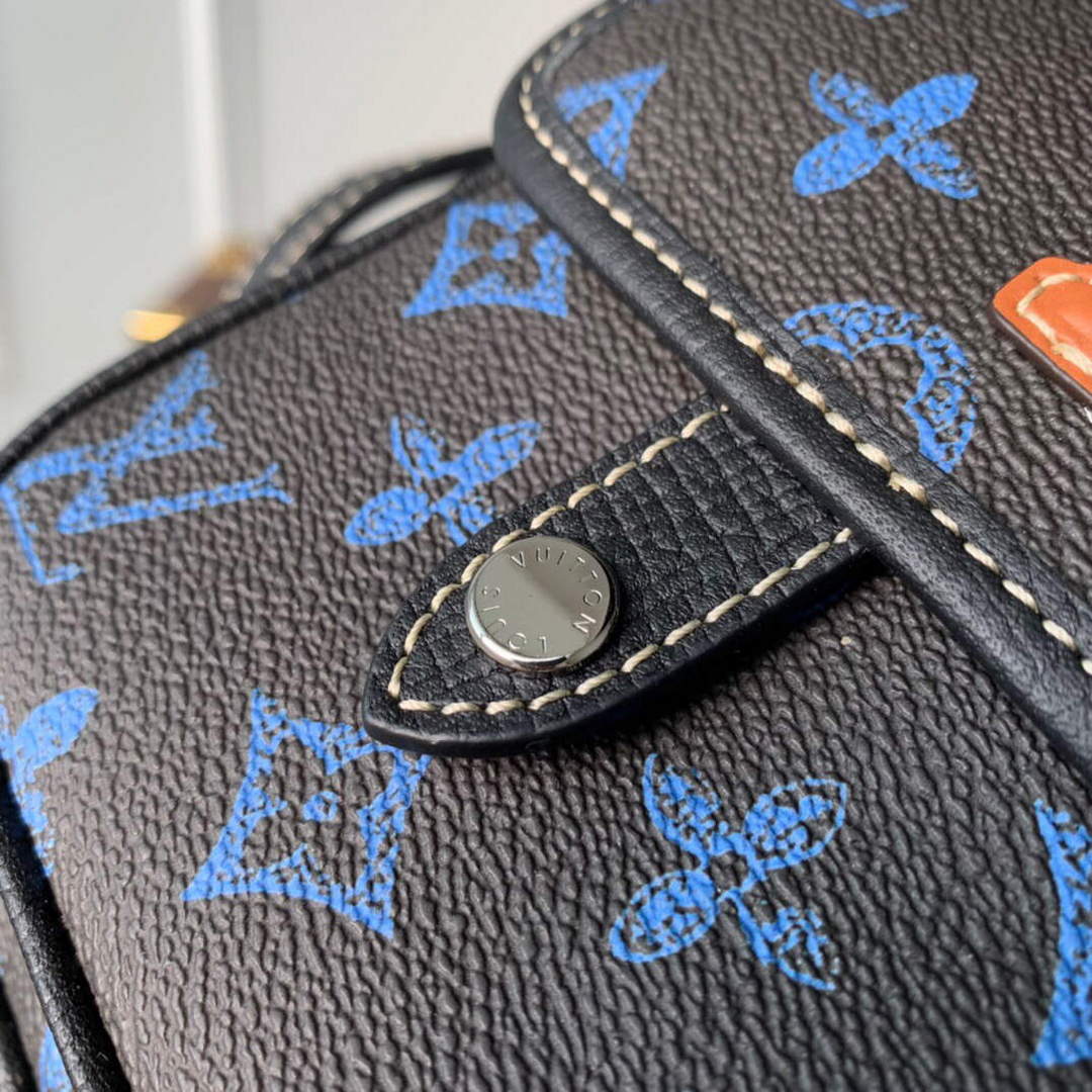 LV M81854 Louis Vuitton Christopher Wearable Wallet Blue