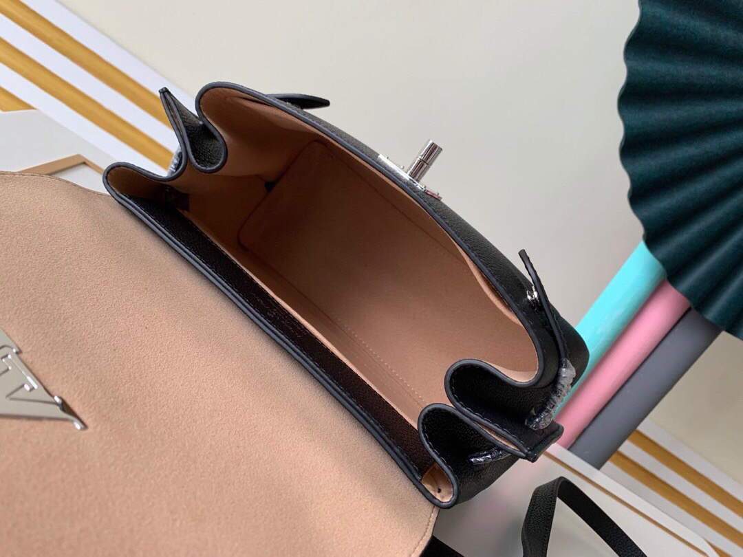 LV M53937 Louis Vuitton Lockme Ever BB Handbag Black