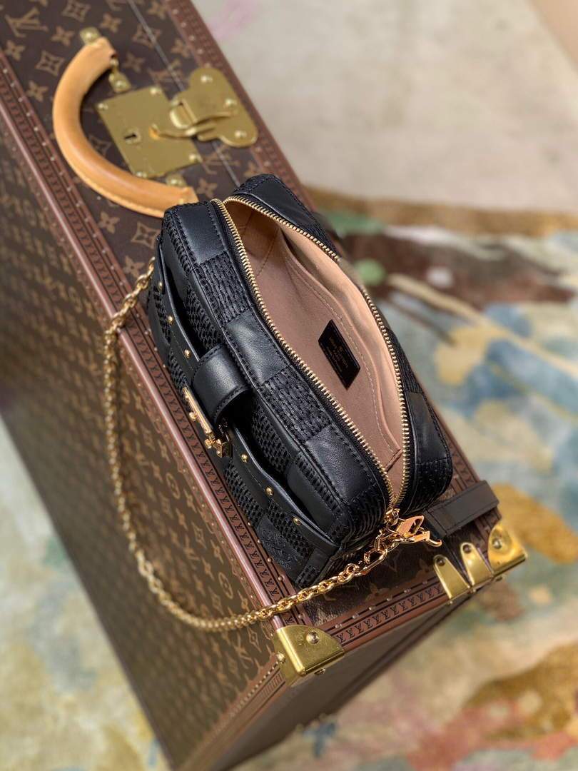 LV M59116 Louis Vuitton M59115 Troca PM Shoulder Bag Black