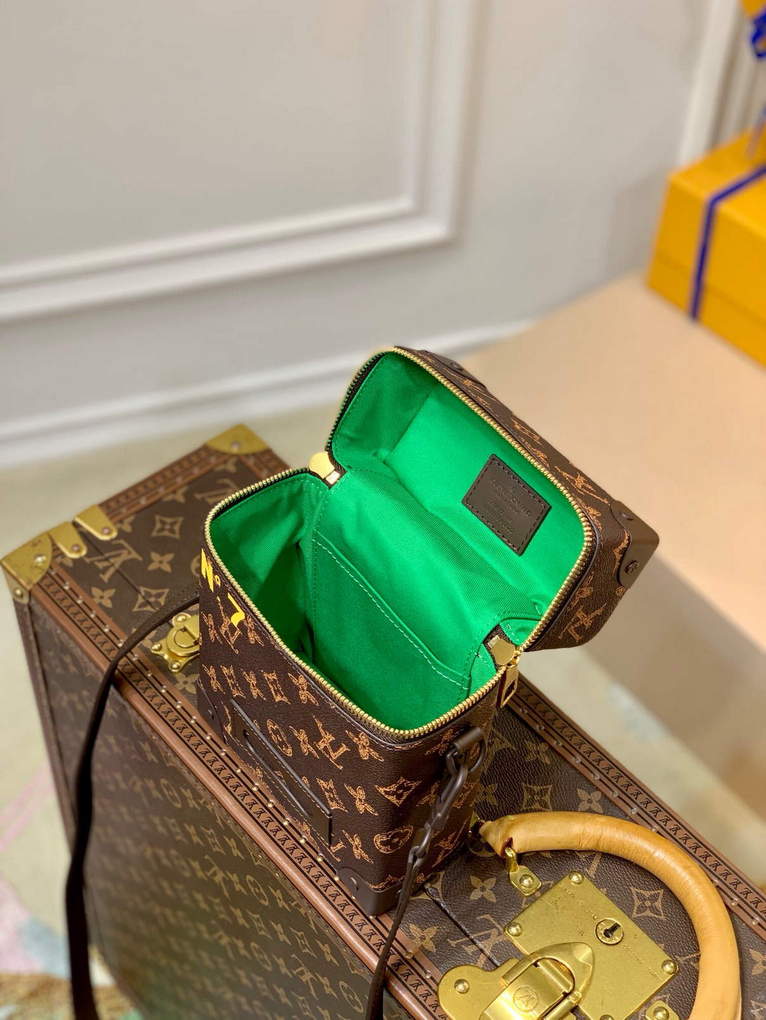 LV M59664 Louis Vuitton Vertical Box Trunk