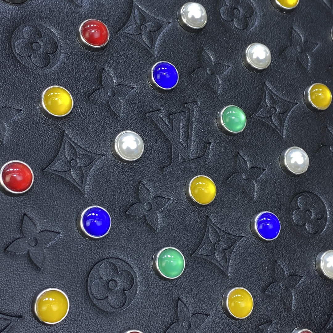 LV M22429 Louis Vuitton Coussin PM Bag black diamond