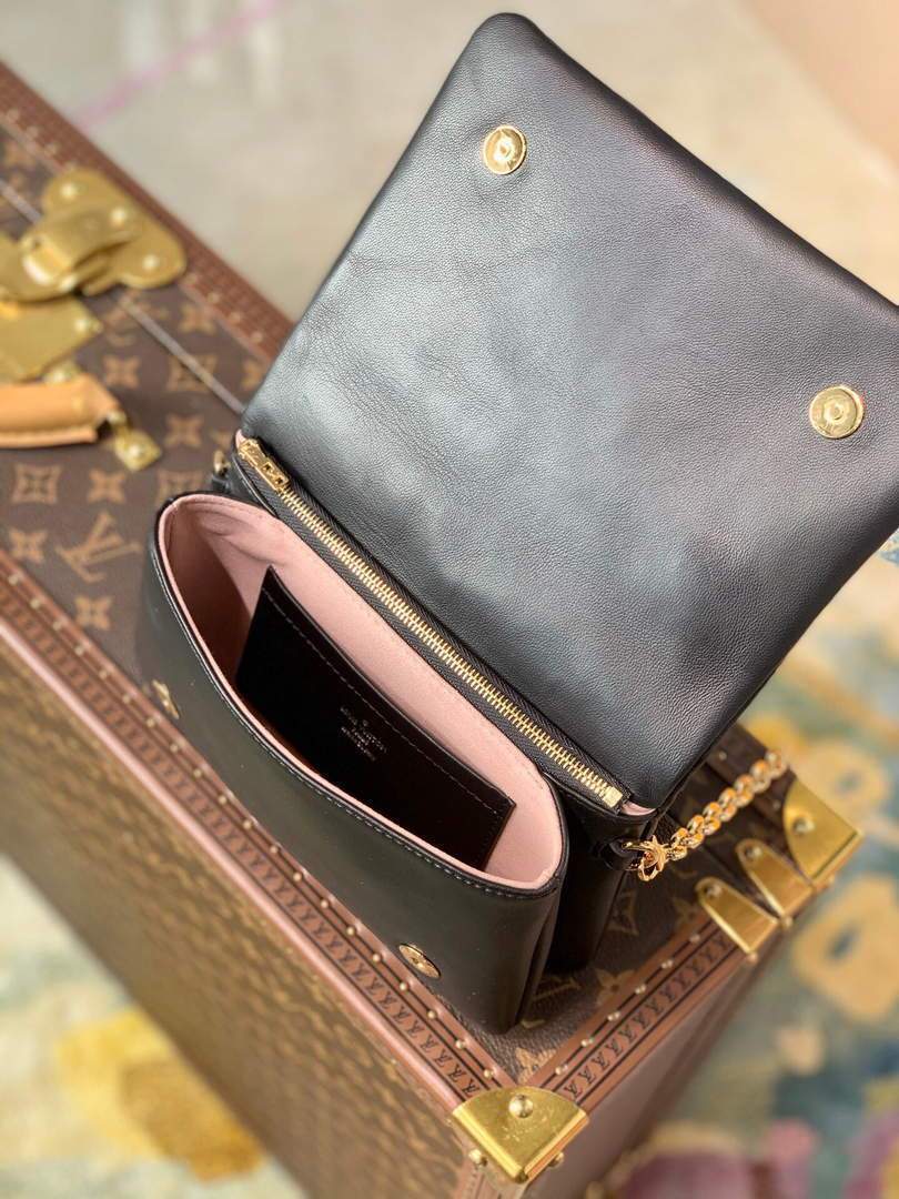 LV M80742 Louis Vuitton Pochette Coussin Other Leather Bag Black